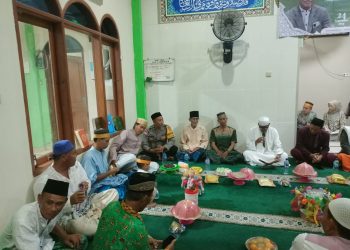 Bhabinkamtibmas Pulau Kelapa Hadiri Doa Bersama Peringatan Maulid Nabi Muhammad SAW 1446 H di Pulau Kelapa Dua