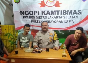 Bhabinkamtibmas Kebayoran Lama Selatan Gelar Ngopi Kamtibmas ajak Warga Dukung Pilkada Damai