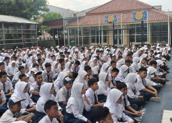 Cegah Tawuran Antar Pelajar, Polsek Cengkareng Edukasi Bahaya Tawuran Dan Pemasangan Spanduk Stop Tawuran Disekolah-sekolah