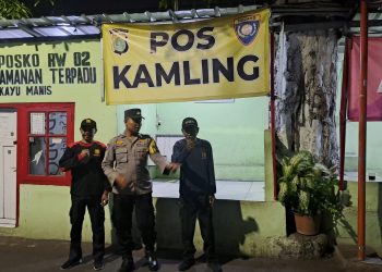 Bhabinkamtibmas sambangi pos kamling