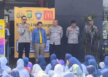 Polsek Bojongsari Adakan “Police Go to School” di SMP-SMK Daarun Nikmah