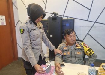 Tim Dokkes Polres Metro Jaktim cek Kesehatan Anggota Pengamanan Ops Mantap Praja 2024