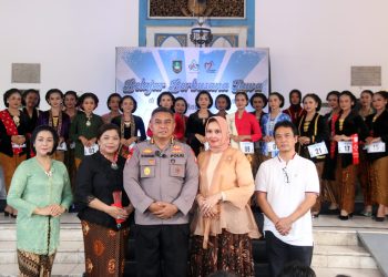 “Belajar Berbusana Jawa” di Museum Radya Pustaka: Kombes Pol Tri Suhartanto Tekankan Pentingnya Melestarikan Budaya
