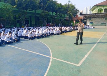 Wakasat Binmas Polres Metro Bekasi Kota Edukasi Siswa SMPN 7 Kota Bekasi tentang Bahaya Bullying dan Tawuran