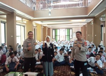 Polsek Bekasi Utara bersama Bhabinkamtibmas Penyuluhan dan Himbauan Stop Tawuran di SMAN 4 Kota Bekasi