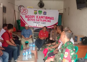 Ngopi Kamtibmas di Bukit Duri Kapolsek Tebet dan Warga RW. 06 Perkuat Sinergi Keamanan