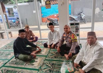 Bhabinkamtibmas Jatirangga Laksanakan Sholat Jumat Keliling dan Sosialisasi Kamtibmas Menjelang Pilkada