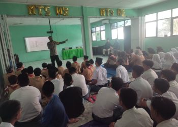 Polsek Sukmajaya Berikan Penyuluhan di MTS Nuruzzahroh dalam Program *Police Go to School