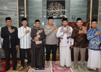 Kapolres Metro Jakut dalam Rangka Jumat Curhat dan Jumat Keliling di Kelapa Gading