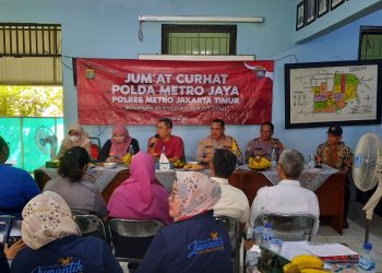 Kapolsek Matraman dan Warga Bersatu dalam Jumat Curhat: Bersama Ciptakan Lingkungan yang Harmonis dan Aman dari Tawuran