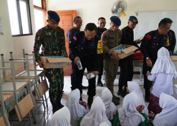 Dukung Program Makan Bergizi, Satbrimob Polda Metro Jaya Beri Edukasi Nutrisi untuk Anak-anak di Bekasi