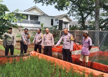 Polsek Pondok Aren Dukung Ketahanan Pangan Lewat Program RW Mantap di Parigi