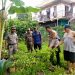 Dukung Program Ketahanan Pangan, Bhabinkamtibmas Kota Bambu Selatan bersama 3 Pilar Tinjau Tinjau Lahan Warga