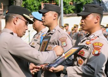 Kapolres Metro Jakarta Timur Pimpin Upacara Pemberhentian Tidak Dengan Hormat 2 Personil Polri