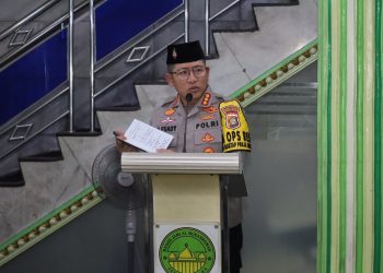 Kapolres Metro Jakarta Utara Sholat Subuh Bersama Jamaah di Masjid Al Mukaromah