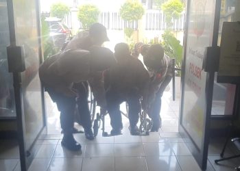 Polwan Latja Angkatan 56 Bantu Lansia Lapor Pengaduan di Polsek Ciledug