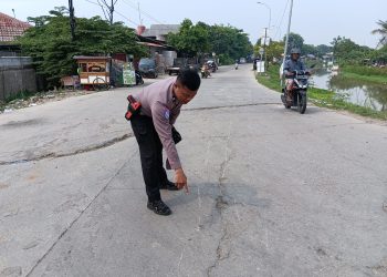 Polsek Kedungwaringin Evakuasi Cepat Kecelakaan Minibus dan Motor di Bekasi