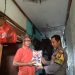 Polisi peduli berikan bantuan beras ke anak yatim dan warga kurang mampu di Cakung
