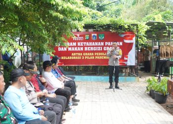 Dukung Ketahanan Pangan, Polsek Pademangan Tebar Bibit Ikan di SDN Ancol
