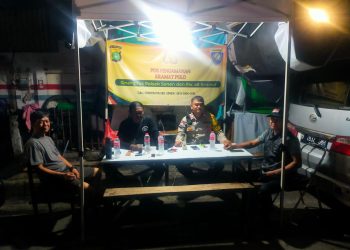 Sambangi Pos Pengamanan Tawuran, Babinkamtibmas Kramat Ajak Warga Aktif Jaga Kamtibmas