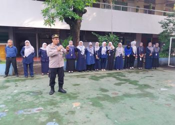 Polsek Metro Kebayoran Baru Gelar Pembinaan dan Penyuluhan di SMK 1 Purnama untuk Cegah Tawuran Pelajar