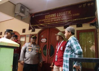 Kapolres Kepulauan Seribu Pantau Keamanan Gudang Logistik KPU di Pulau Pramuka.