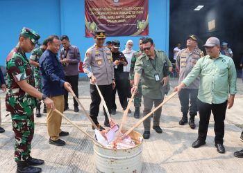 Kapolres Metro Depok Hadiri Pemusnahan Surat Suara Lebih dan Rusak Pilkada