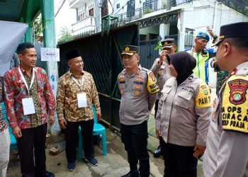 Pastikan pencoblosan berjalan lancar, Wakapolres Metro Jakarta Timur pantau langsung pemungutan suara di TPS