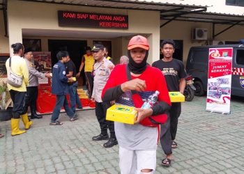 Polsek Kawasan Muara Baru Gelar Jumat Berkah dan Cooling System Pasca Pemungutan Suara di TPS