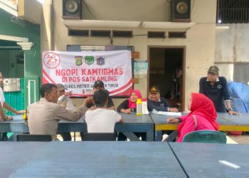 Ciptakan lingkungan aman damai, Bhabinkamtibmas Ngopi Kamtibmas bareng warga RW 06 Rawa Terate