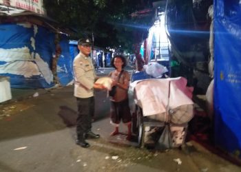 Cooling system pasca Pilkada 2024, Polisi bagikan beras ke warga kurang mampu