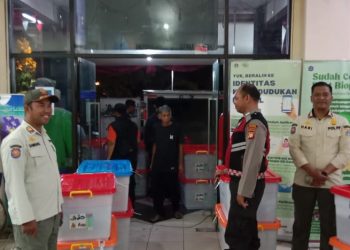 Polsek Cipayung lakukan pengawalan logistik Kotak Suara Pilkada 2024 ke KPU Jakarta Timur