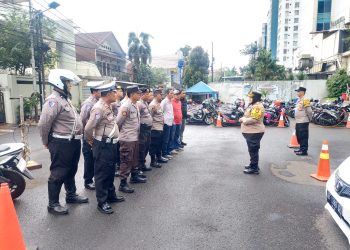 Polisi amankan rapat pleno rekapitulasi dan penetapan hasil penghitungan suara tingkat Kota Jakarta Timur