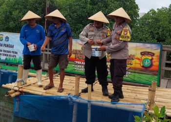 Dukung Ketahanan Pangan, Bhabinkamtibmas Lakukan Pendampingan Kepada Petani Ikan