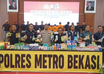 Polres Metro Bekasi Bongkar Penjualan Produk Kadaluarsa: Keuntungan Ilegal Capai Rp894 Juta