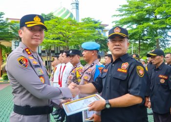 Bantu Tugas Kepolisian, Kapolres Tangsel Berikan Penghargaan Ke 9 Masyarakat