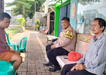 Bhabinkamtibmas Sambangi Warga, Tingkatkan Keamanan dan Kewaspadaan