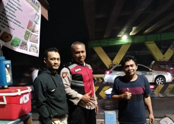 Patroli Polsek Pesanggrahan Himbau Warga untuk Tingkatkan Kewaspadaan Saat Beraktivitas di Malam Hari