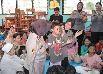 Polres Metro Jakarta Pusat berikan Trauma Healing untuk Korban Kebakaran di Kebon Kosong, Kemayoran