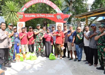 Sinergitas TNI – Polri Adakan Bakti Sosial di Pulau Pari Kepulauan Seribu