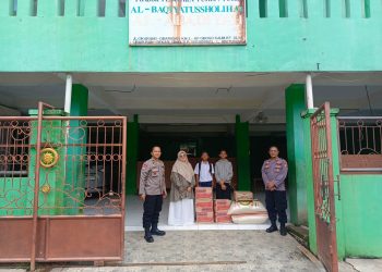 Bentuk Kepedulian Polres Metro Bekasi Salurkan Sembako untuk Para Santri