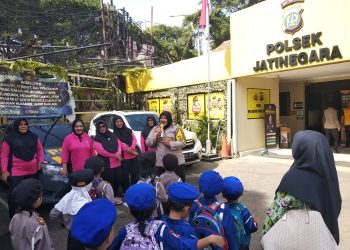 Polsek Jatinegara terima kunjungan kegiatan Outing Class TK Bhayangkari 13 Bidaracina