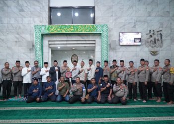 Jumat Curhat, Kapolres Metro Jakarta Utara Ajak Warga Jalin Kebersamaan di Masjid Baiturrahman Ancol