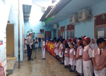 Ajak Pelajar Tertib Berlalu Lintas, Polsek Kawasan Kali Baru, Laksanakan Kegiatan Police Goes To School