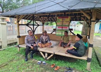 Bhabinkamtibmas Desa Cikedokan Ajak Warga Tingkatkan Keamanan Lingkungan Melalui Siskamling