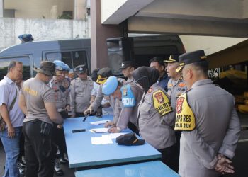 Wakapolres lakukan Pengecekan Senjata Api Anggota Polres Metro Jakarta Timur