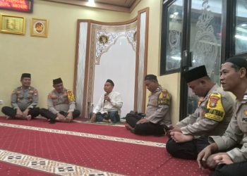 Kapolsek Matraman cooling system dengan gelar pengajian dan yasinan bersama warga