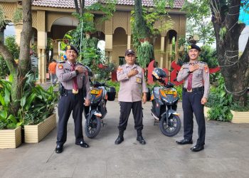 Personel Sat Pam Obvit Polres Metro Bekasi Laksanakan Pengamanan Obvitnas Jelang Libur Natal dan Tahun Baru
