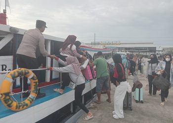 Pos Pelayanan Nataru di Pelabuhan Muara Angke Beri Layanan dan Imbauan Kamtibmas