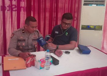 Jaga Kesehatan Personel, Biddokkes Cek Kesehatan Petugas Pospam Nataru Kebayoran Baru